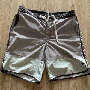 Vuori men’s size 30 boardshorts
